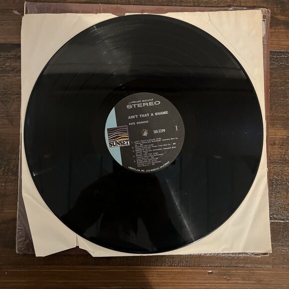 Fats Domino "Ain't That A Shame" Vinyl Record LP - Picture 8 of 9